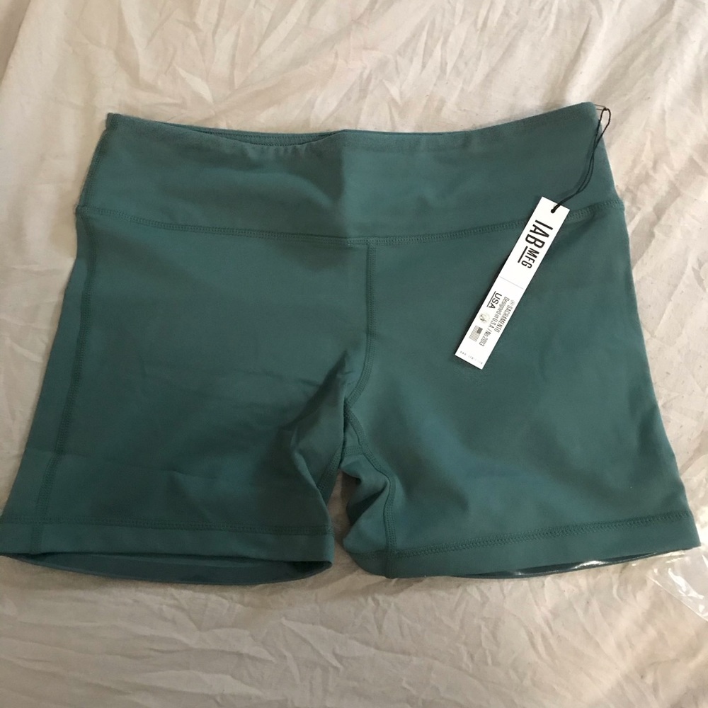 IAB 5” no slip shorts - green